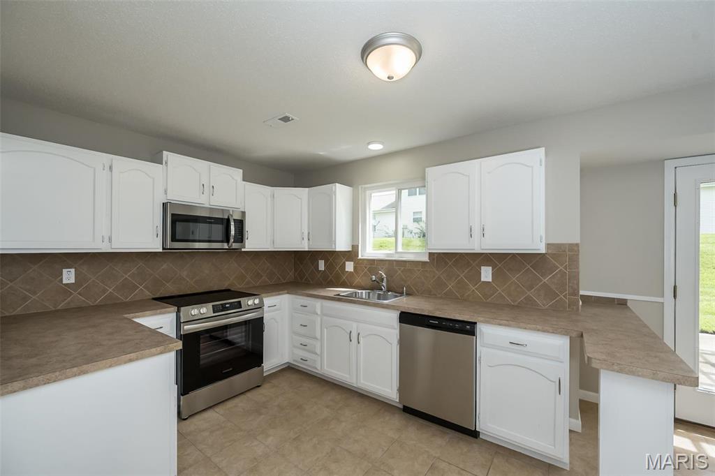 St Charles, Missouri 63303, United States, 1 Bedroom Bedrooms, ,2 BathroomsBathrooms,Residential,Active,122304