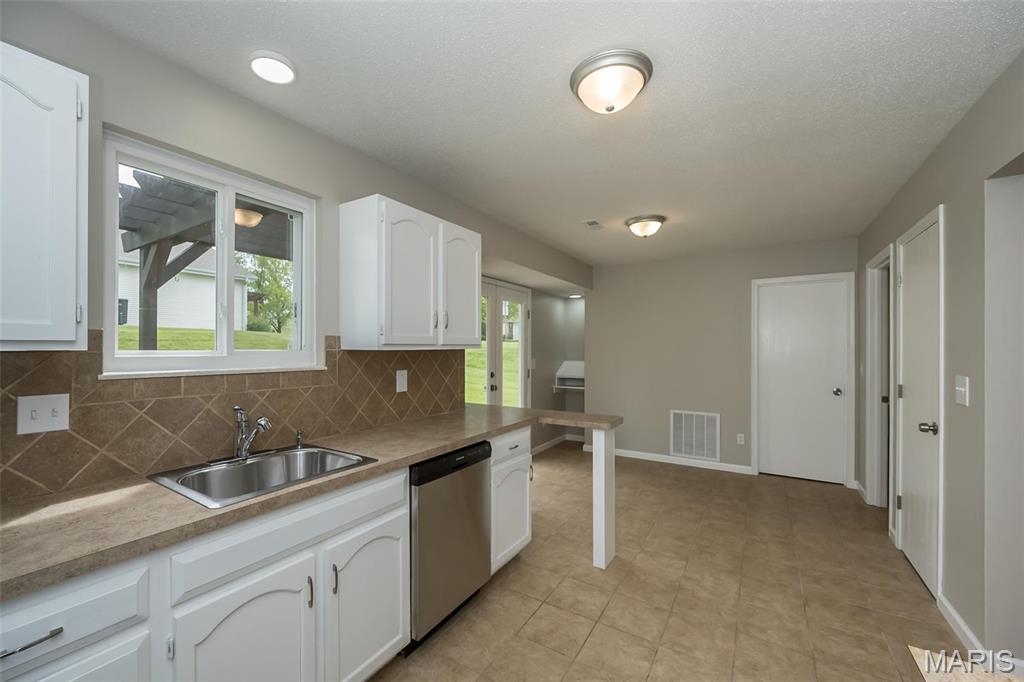 St Charles, Missouri 63303, United States, 1 Bedroom Bedrooms, ,2 BathroomsBathrooms,Residential,Active,122304