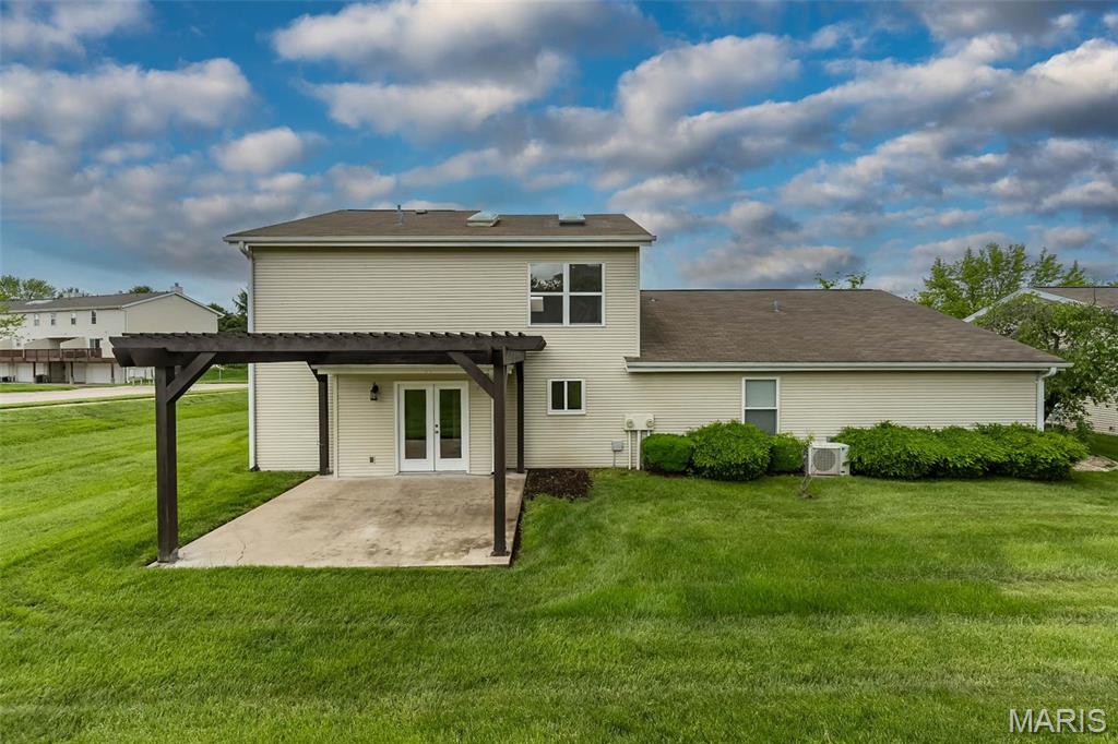 St Charles, Missouri 63303, United States, 1 Bedroom Bedrooms, ,2 BathroomsBathrooms,Residential,Active,122304