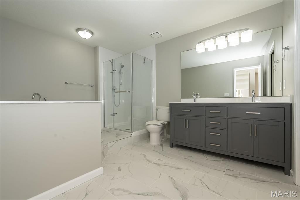 St Charles, Missouri 63303, United States, 1 Bedroom Bedrooms, ,2 BathroomsBathrooms,Residential,Active,122304