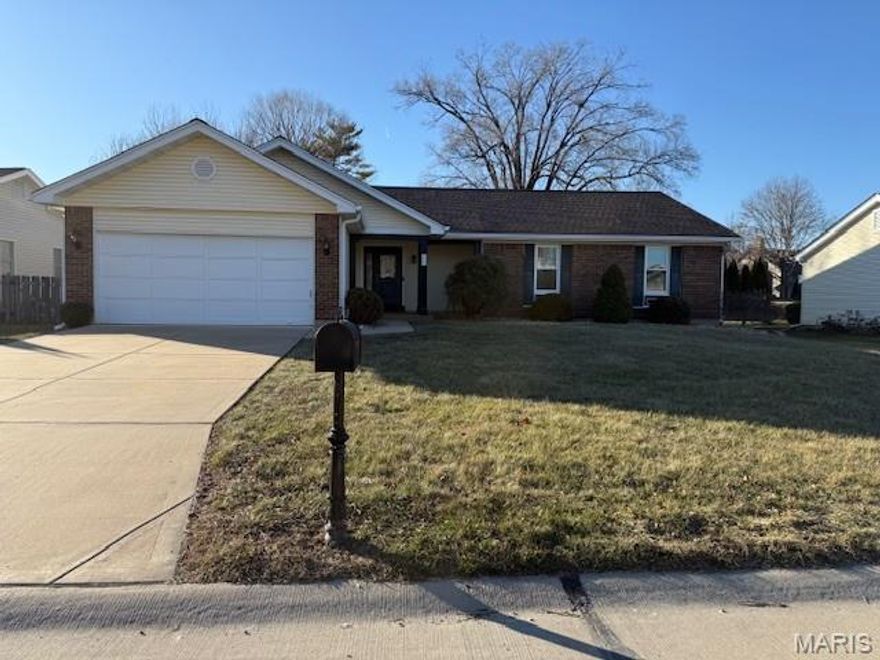 3 Bedroom, 3 Bath Ranch with a finished lower level in fantastic St. Charels location! Features include 6 panel wood doors, wood cased openings to dining room and great room, skylights, wood beamed vaulted ceiling in great room, wood burning fireplace,  some wood floors, formal dining room, bay window in breakfast room, finished lower level with kitchenette, sleeping area and full bath. Back Yard is Level with a Large Patio.