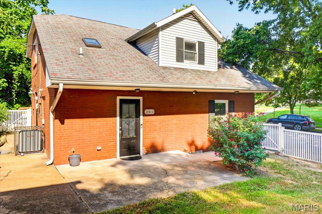 Photo of 2910 Osceola Street, St Louis, MO 63111 (MLS # 26019587)