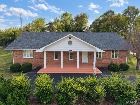 Photo of 109 E Jefferson Avenue, Richland, MO 65556 (MLS # 26058561)