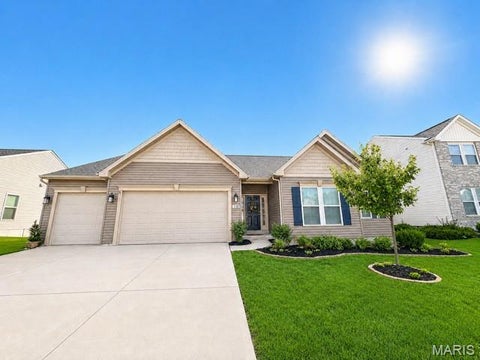 Photo of 113 Gronefeld Court, St Charles, MO 63303 (MLS # 26055490)