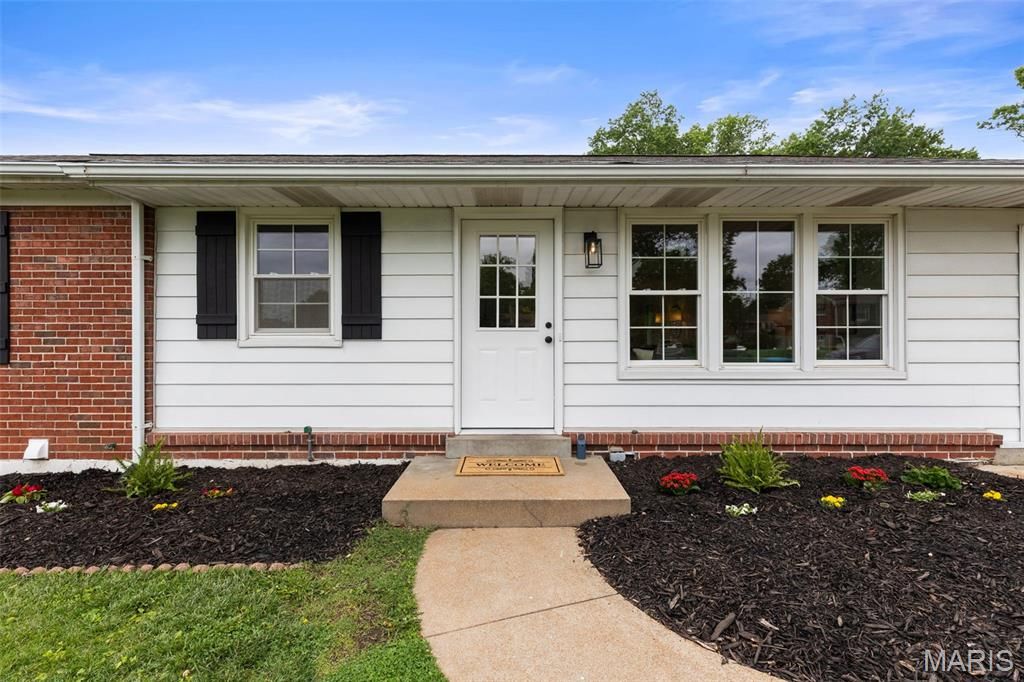 Photo of 9931 Foxglove Drive, St Louis, MO 63123 (MLS # 26009885)