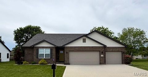 Photo of 1121 Menominee Trail, Mascoutah, IL 62258 (MLS # 26031459)