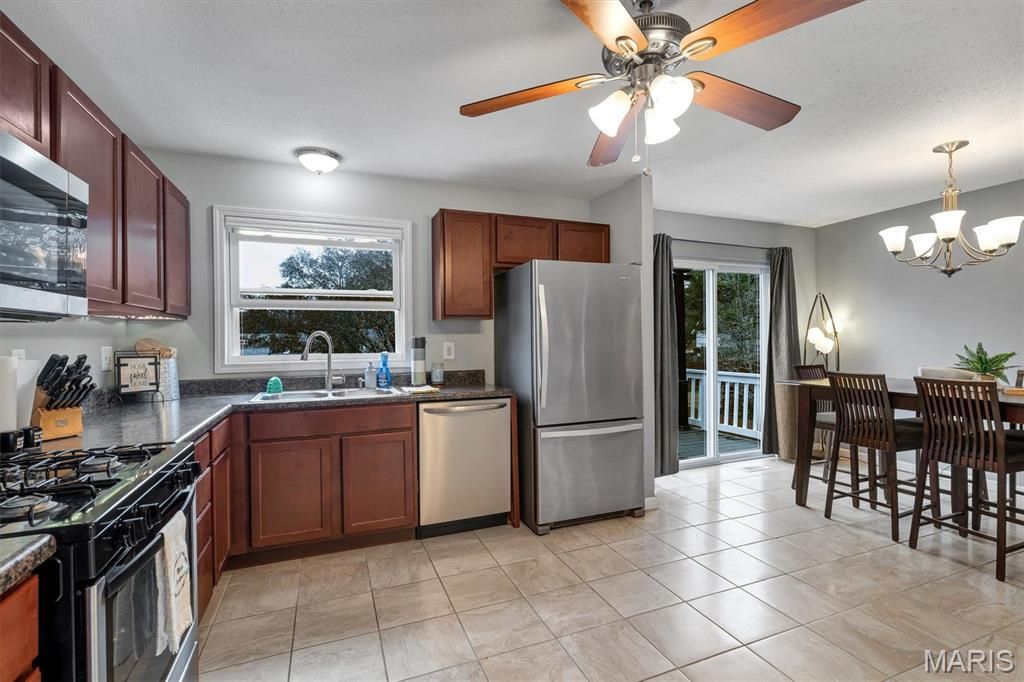 Photo of 225 Vistaoak Court, Ballwin, MO 63021 (MLS # 25063369)