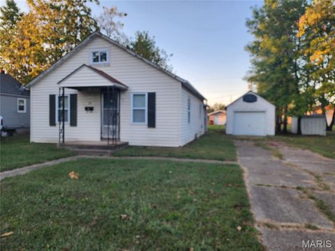 Photo of 507 E Cherry Avenue, Owensville, MO 65066 (MLS # 25070033)