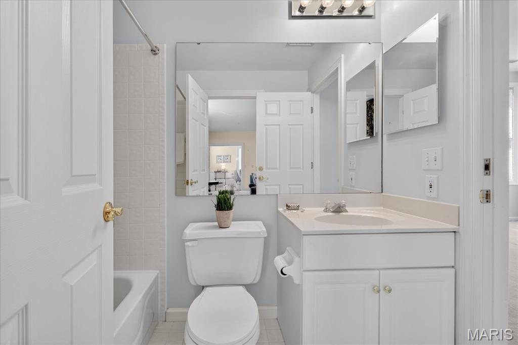 Claytonian A Condo Amd - Residential