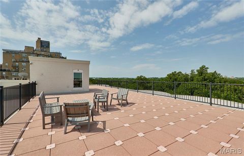 Tiny photo for 10 N Kingshighway Boulevard #2CS, St Louis, MO 63108 (MLS # 26030196)