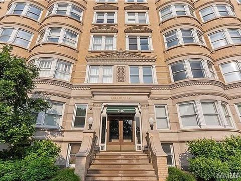 Photo of 10 N Kingshighway Boulevard #2CS, St Louis, MO 63108 (MLS # 26030196)
