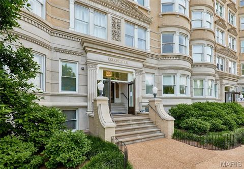 Photo of 10 N Kingshighway Boulevard #2CS, St Louis, MO 63108 (MLS # 26030196)