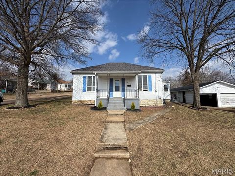 Photo of 714 Stewart Street, De Soto, MO 63020 (MLS # 26011392)