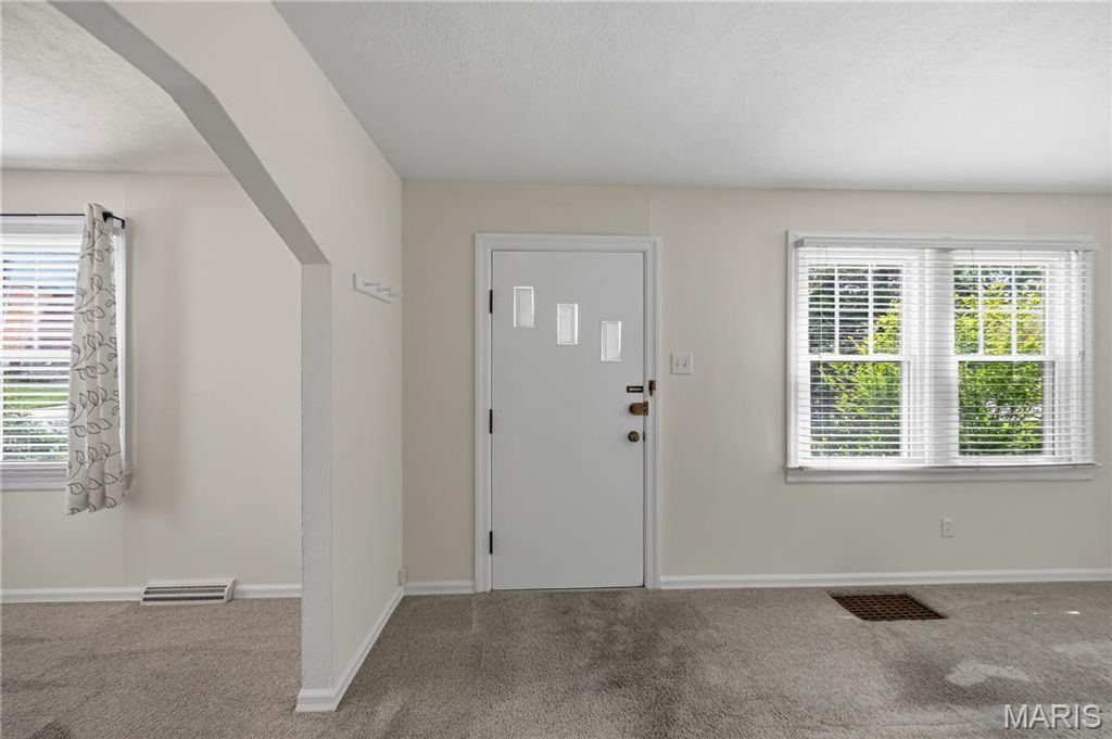 Photo of 617 Lindenwood Avenue, St Charles, MO 63301 (MLS # 26022850)