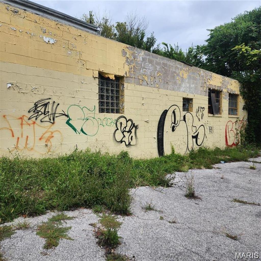 Photo of 8352 Halls Ferry Road, St Louis, MO 63147 (MLS # 26020214)