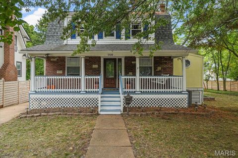 Photo of 558 S Geyer Road, Kirkwood, MO 63122 (MLS # 25066439)