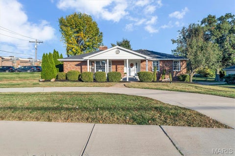 Photo of 9812 Sappington Road, Unincorporated, MO 63128 (MLS # 26069598)