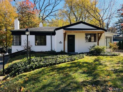 Photo of 246 S Old Orchard Avenue, St Louis, MO 63119 (MLS # 25076108)