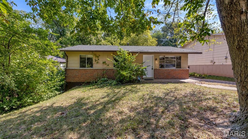 Photo of 10062 Bon Oak Drive, St Louis, MO 63136 (MLS # 26028396)