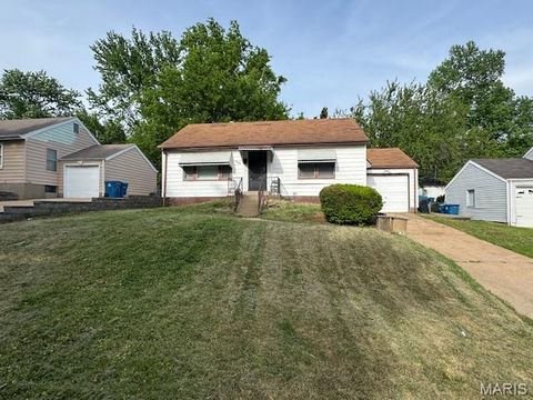 Photo of 2409 Wieck Drive, Jennings, MO 63136 (MLS # 26026732)