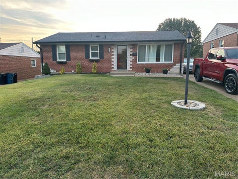 Photo of 9810 Glenmont Drive, St Louis, MO 63123 (MLS # 26068679)