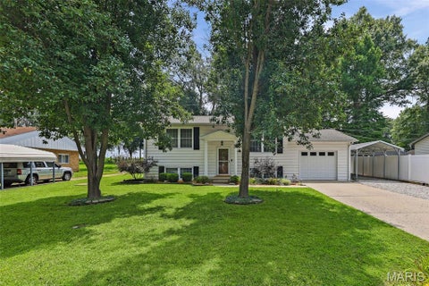 Photo of 26 Fahey Place, Belleville, IL 62220 (MLS # 26040818)