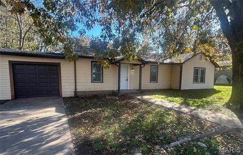 Photo of 503 Maiden Lane, Cuba, MO 65453 (MLS # 25075185)