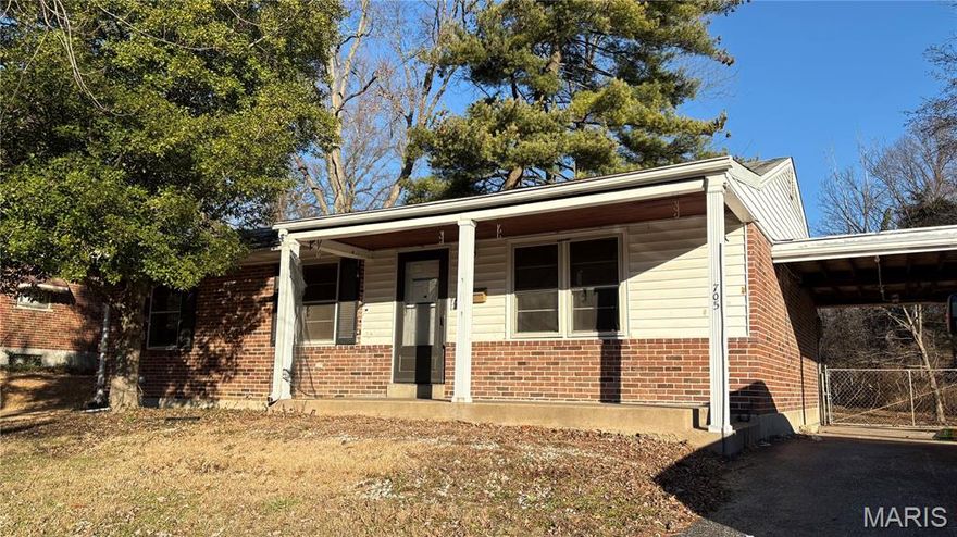 3-bedroom, 1.5-bath home featuring a half bath in the primary bedroom and wood floors throughout. The property includes a full basement, separate dining room, and carport. 
Located on a quiet cul-de-sac with a larger private backyard.
 
Home needs some work and is being sold as-is.

The seller would like the property to remain on the market for 7 days. Kindly make sure offers account for this timeframe.