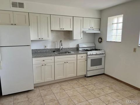 Photo of 1019 Taman Court #D, Kirkwood, MO 63122 (MLS # 26031200)