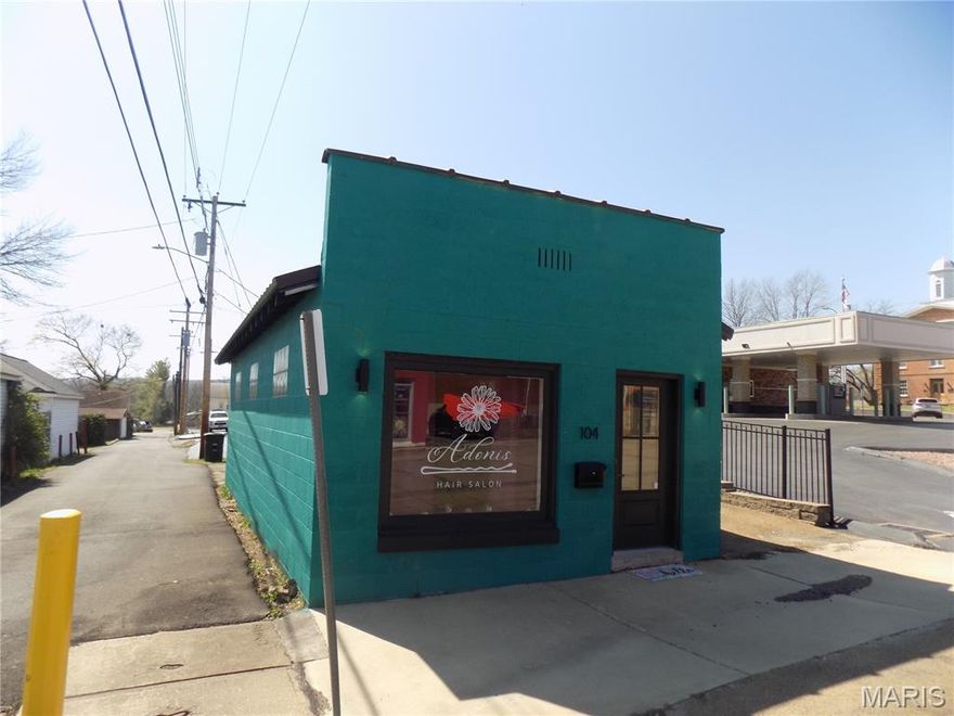 Very nice "Beauty Salon", that has been remodeled, has split unit heating and air, 1/2 bath, small storage area, located just off main street.  Renter pays $650 per month and lease expires at the end of October, building has been painted and flooring updated!..Ideal for any small business!