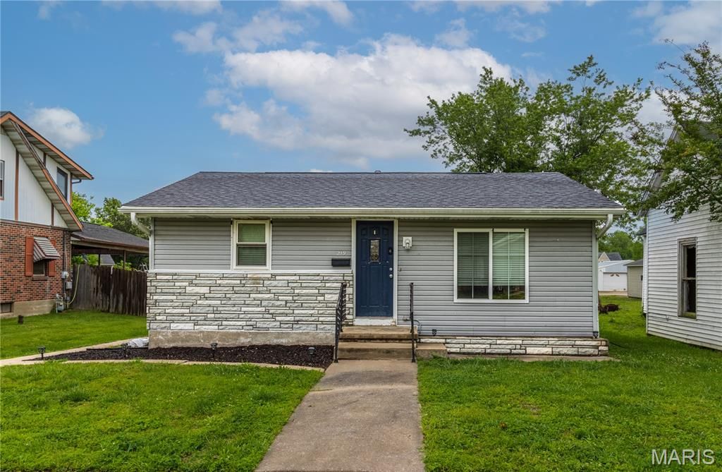 Photo of 219 W Davidson Avenue, Chaffee, MO 63740 (MLS # 26028113)
