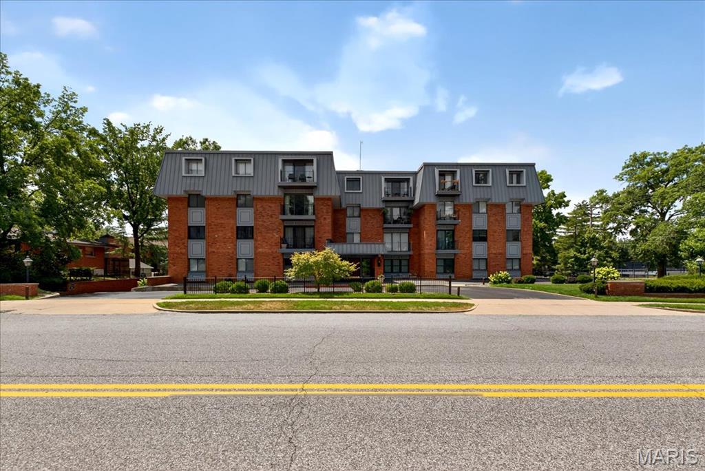 450 W Adams Avenue 14