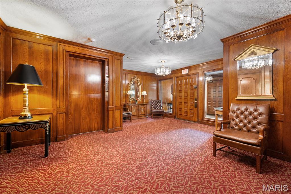 450 W Adams Avenue 14