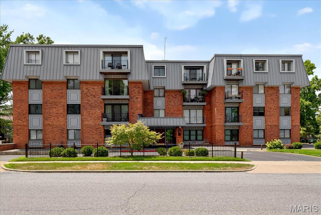 450 W Adams Avenue 14