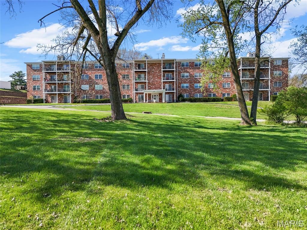 Photo of 3107 Garnette Drive #B1, Bridgeton, MO 63044 (MLS # 26021398)