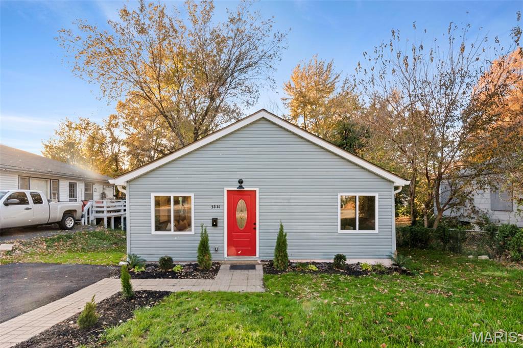 Photo 1 of 22 — 3221 Suncrest Avenue, St Louis, MO 63114