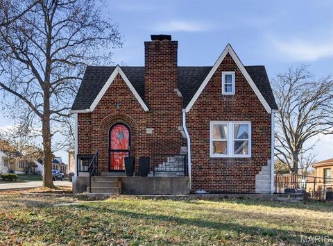 Photo of 8925 Eden Avenue, St Louis, MO 63123 (MLS # 25082065)