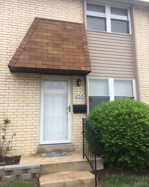 Photo of 835 Lilybud Court, Ballwin, MO 63011 (MLS # 26014778)