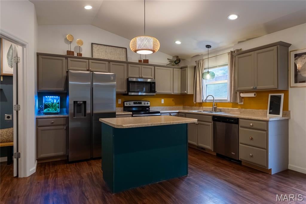 33 Cuivre River Drive