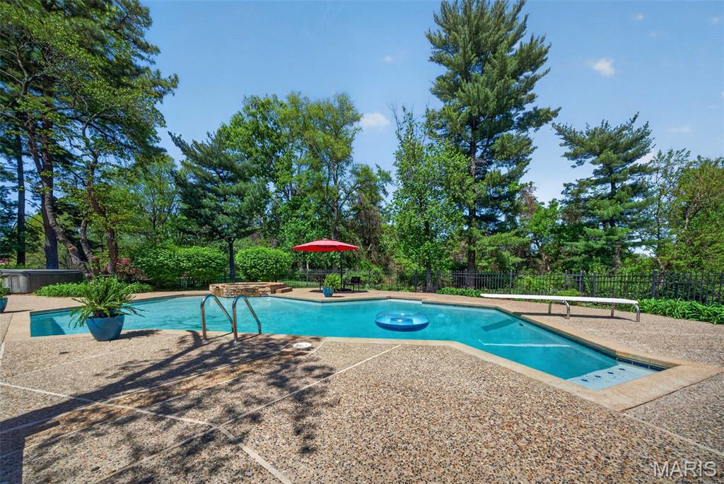 Ladue Farm Estates - Residential