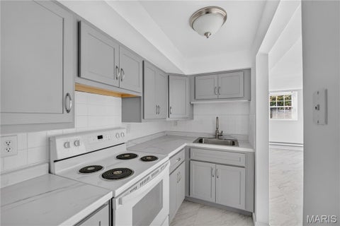 Tiny photo for 2106 Bellevue Avenue, Maplewood, MO 63143 (MLS # 26068926)