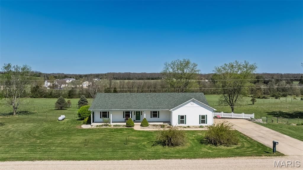Photo of 270 Purple Martin Lane, Sullivan, MO 63080 (MLS # 26020366)