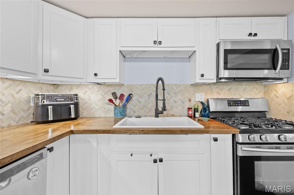 01/Cedar Hill Lakes - Residential