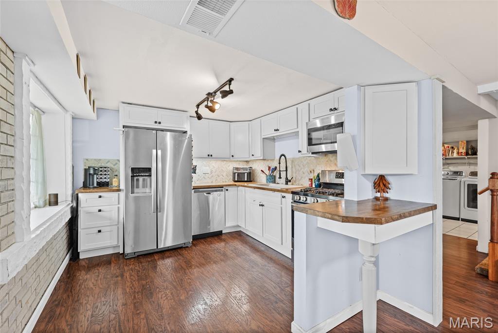 01/Cedar Hill Lakes - Residential