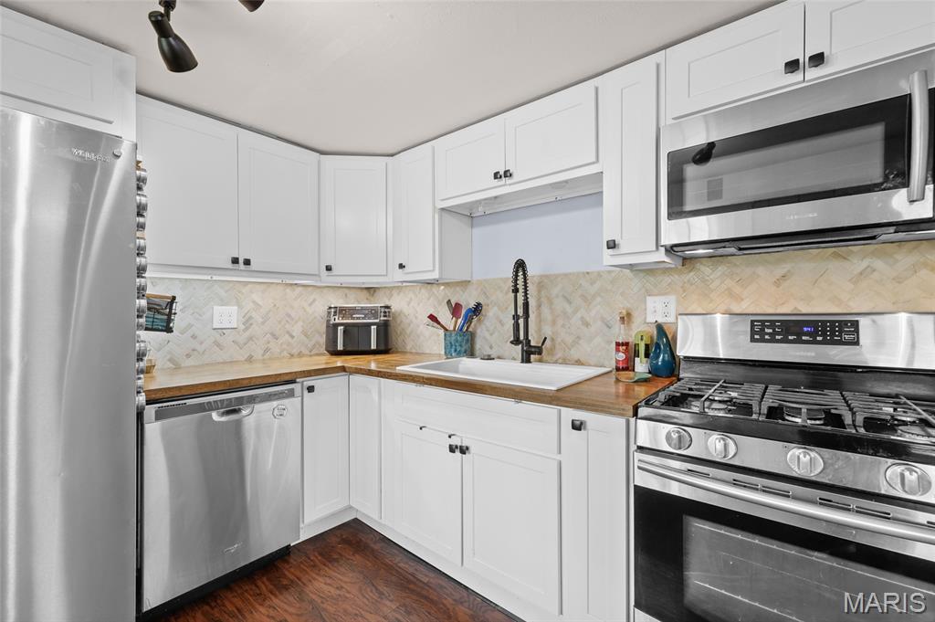 01/Cedar Hill Lakes - Residential