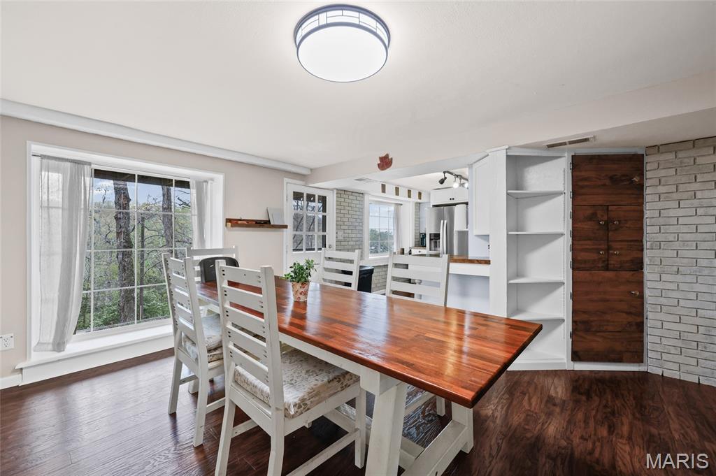 01/Cedar Hill Lakes - Residential