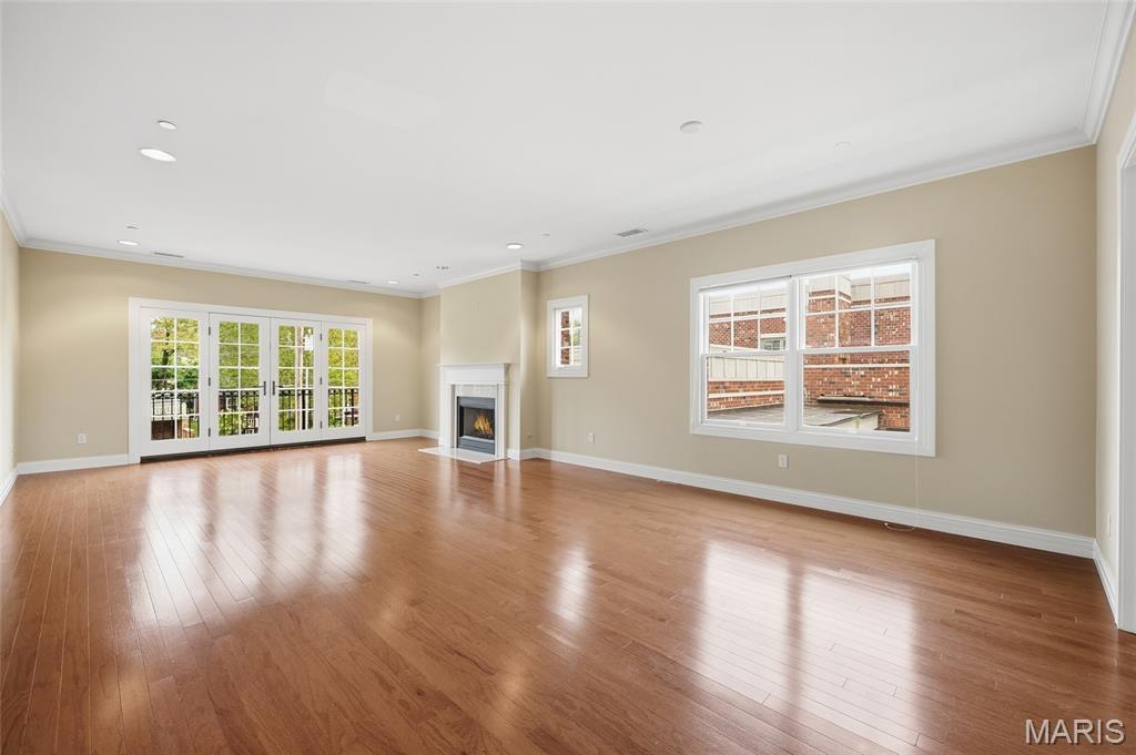 211 N Taylor Avenue 201