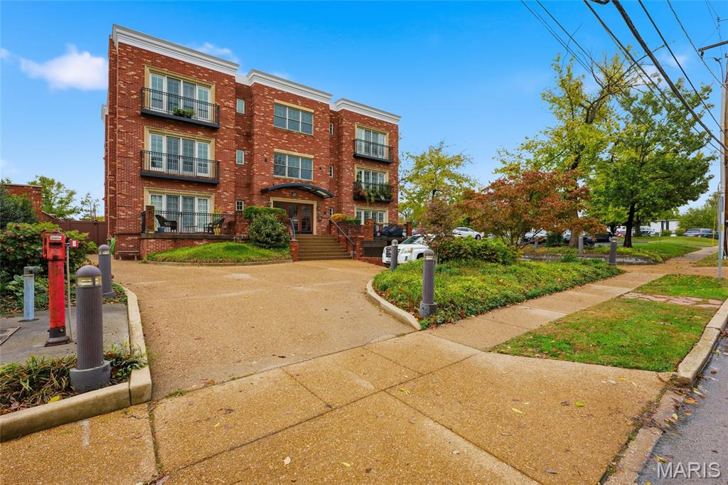 211 N Taylor Avenue 201