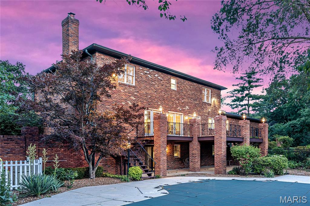883 Amersham Drive