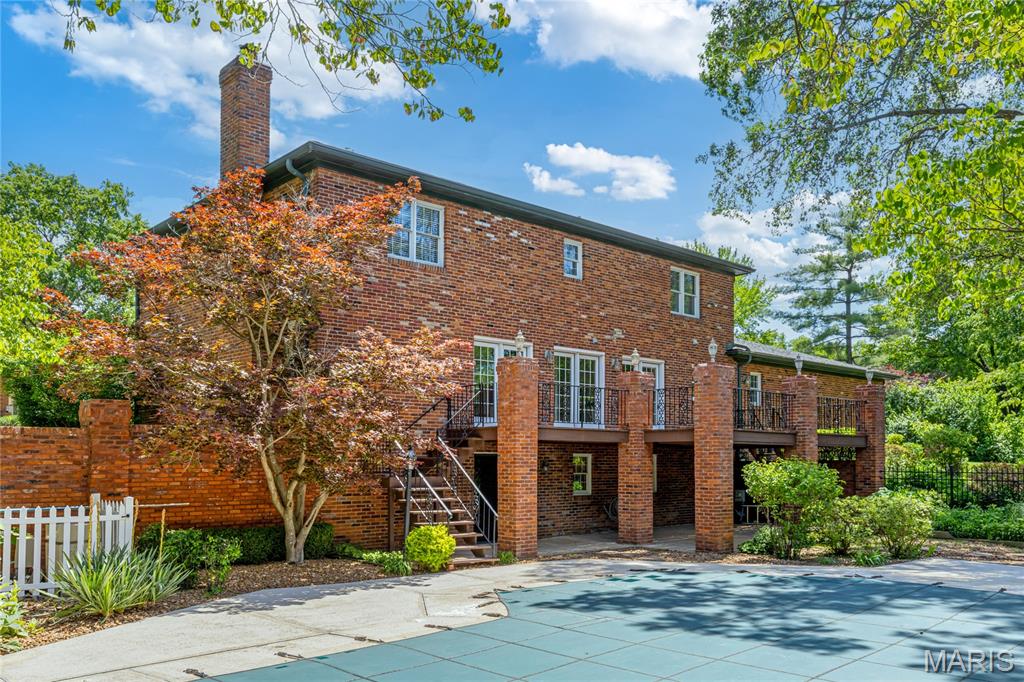 883 Amersham Drive
